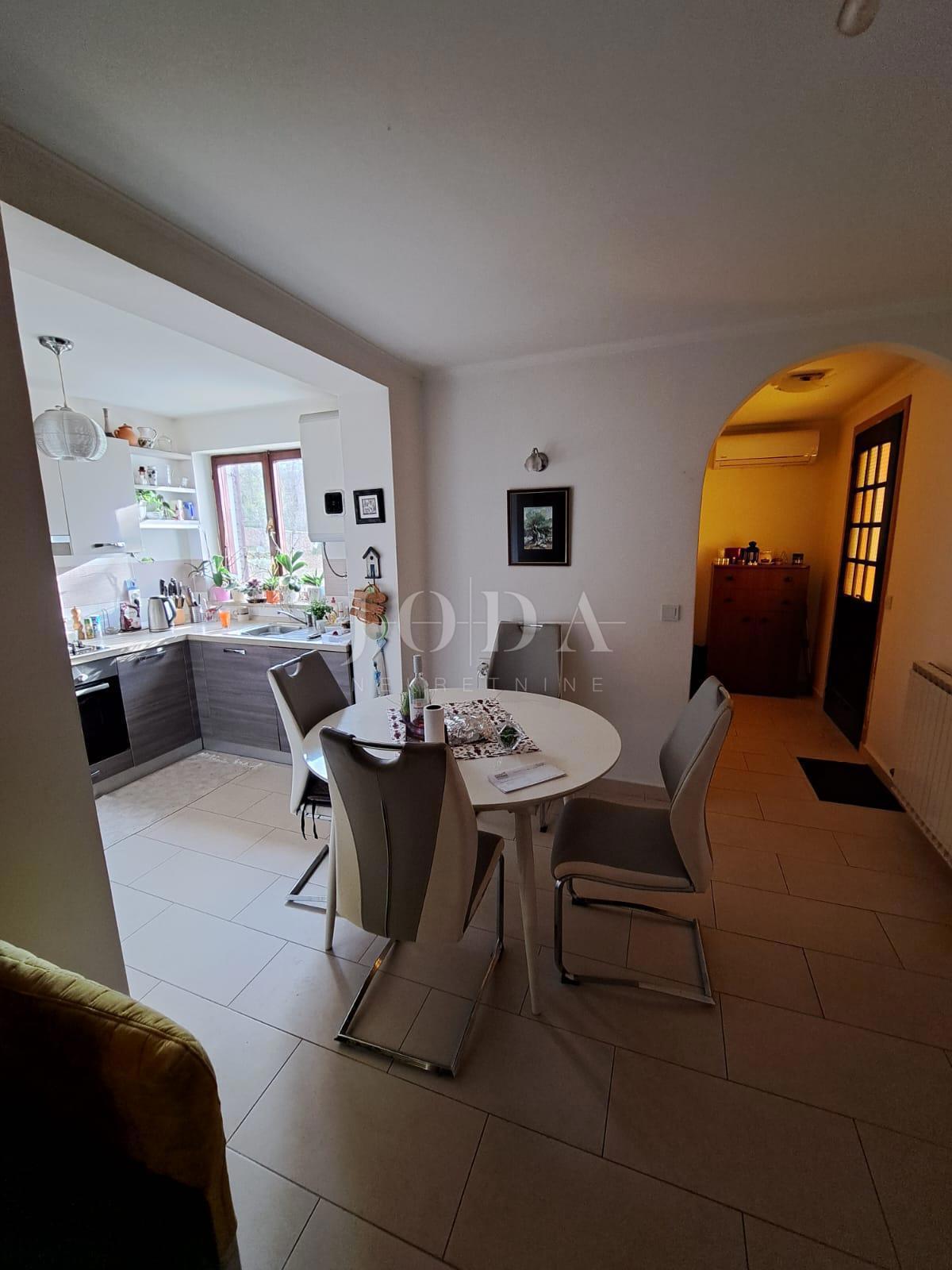 Samostojna hiša z velikim vrtom - Njivice, otok Krk