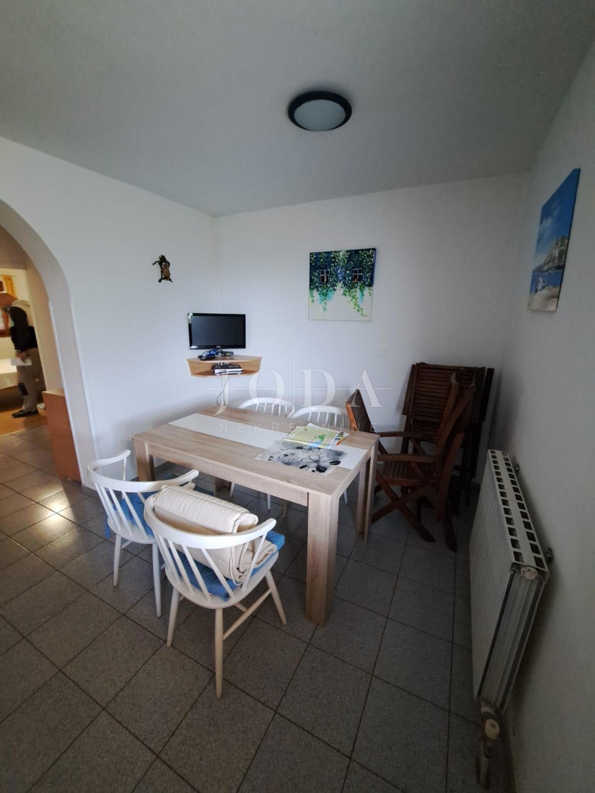 Samostojna hiša z velikim vrtom - Njivice, otok Krk