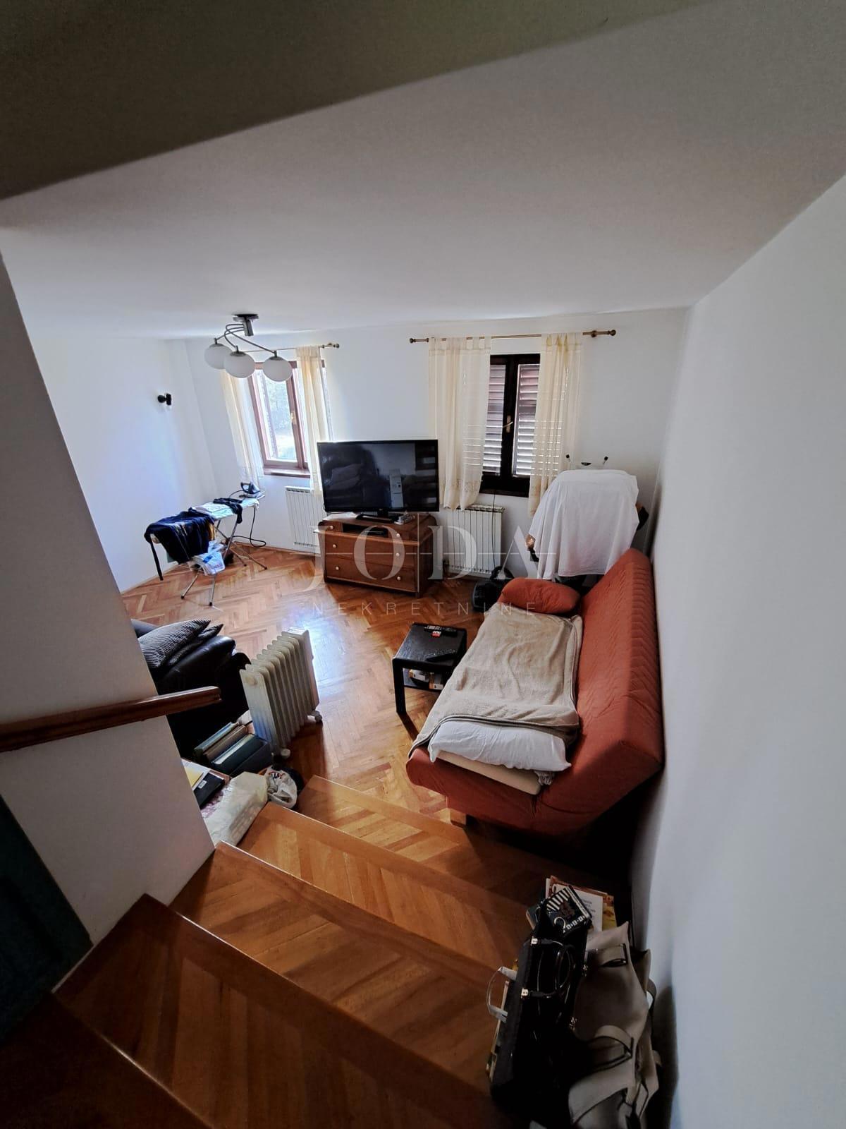 Samostojna hiša z velikim vrtom - Njivice, otok Krk