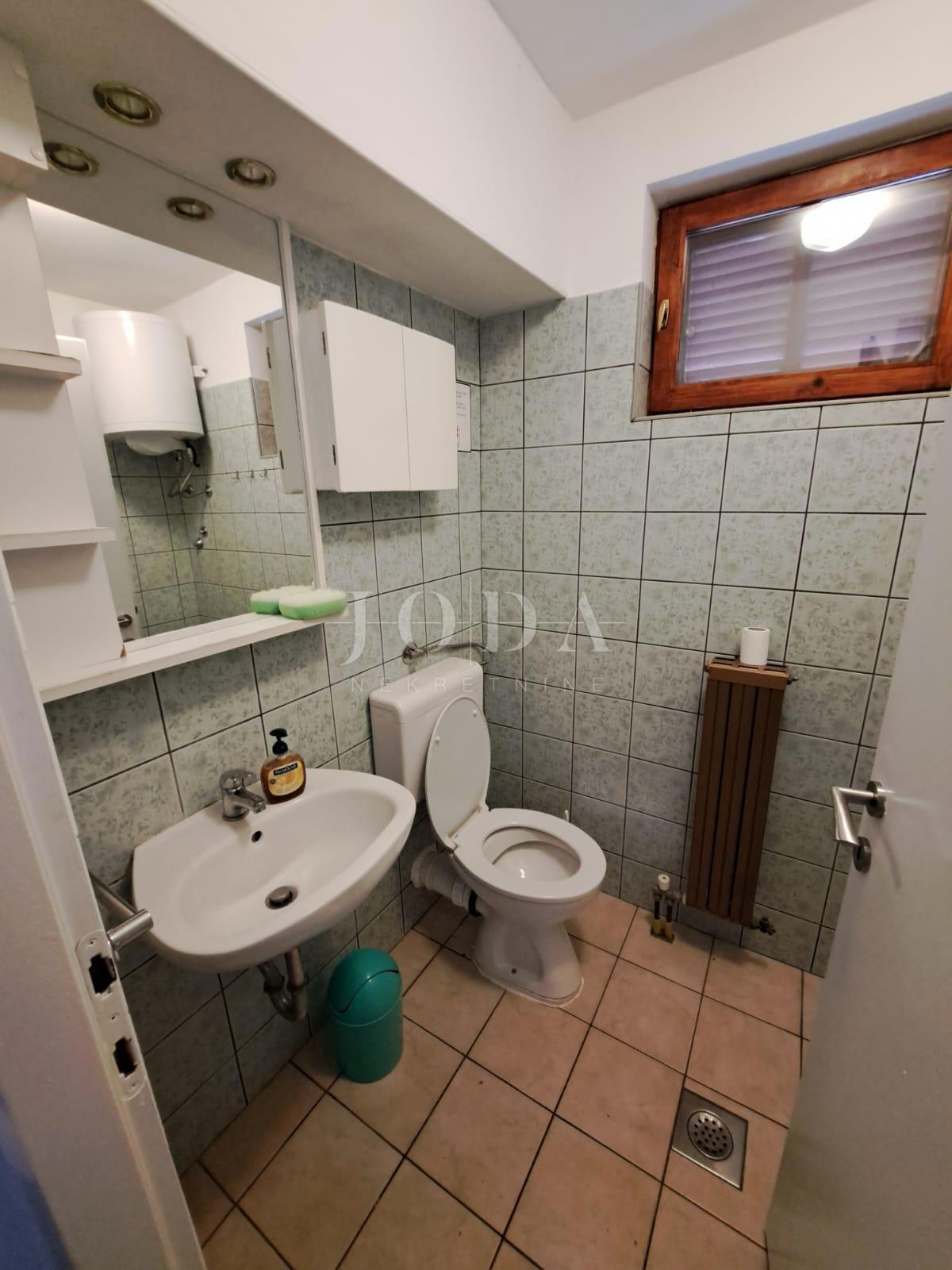 Samostojna hiša z velikim vrtom - Njivice, otok Krk