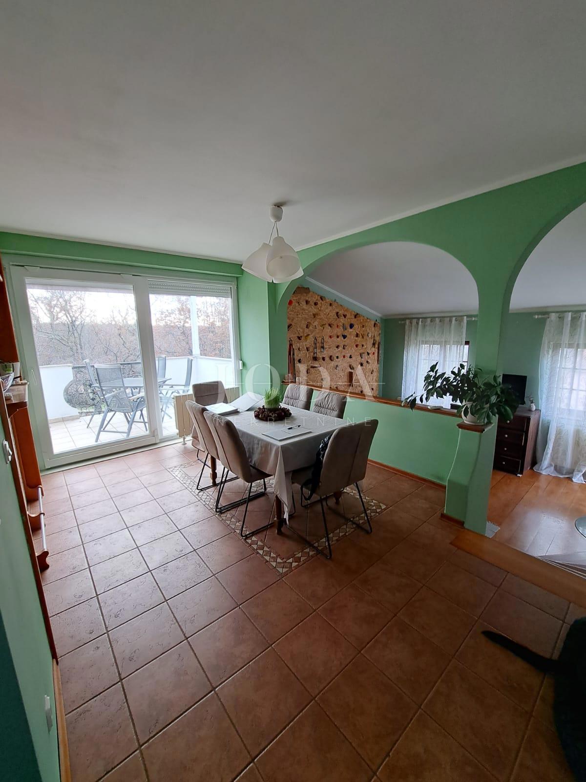 Samostojna hiša z velikim vrtom - Njivice, otok Krk