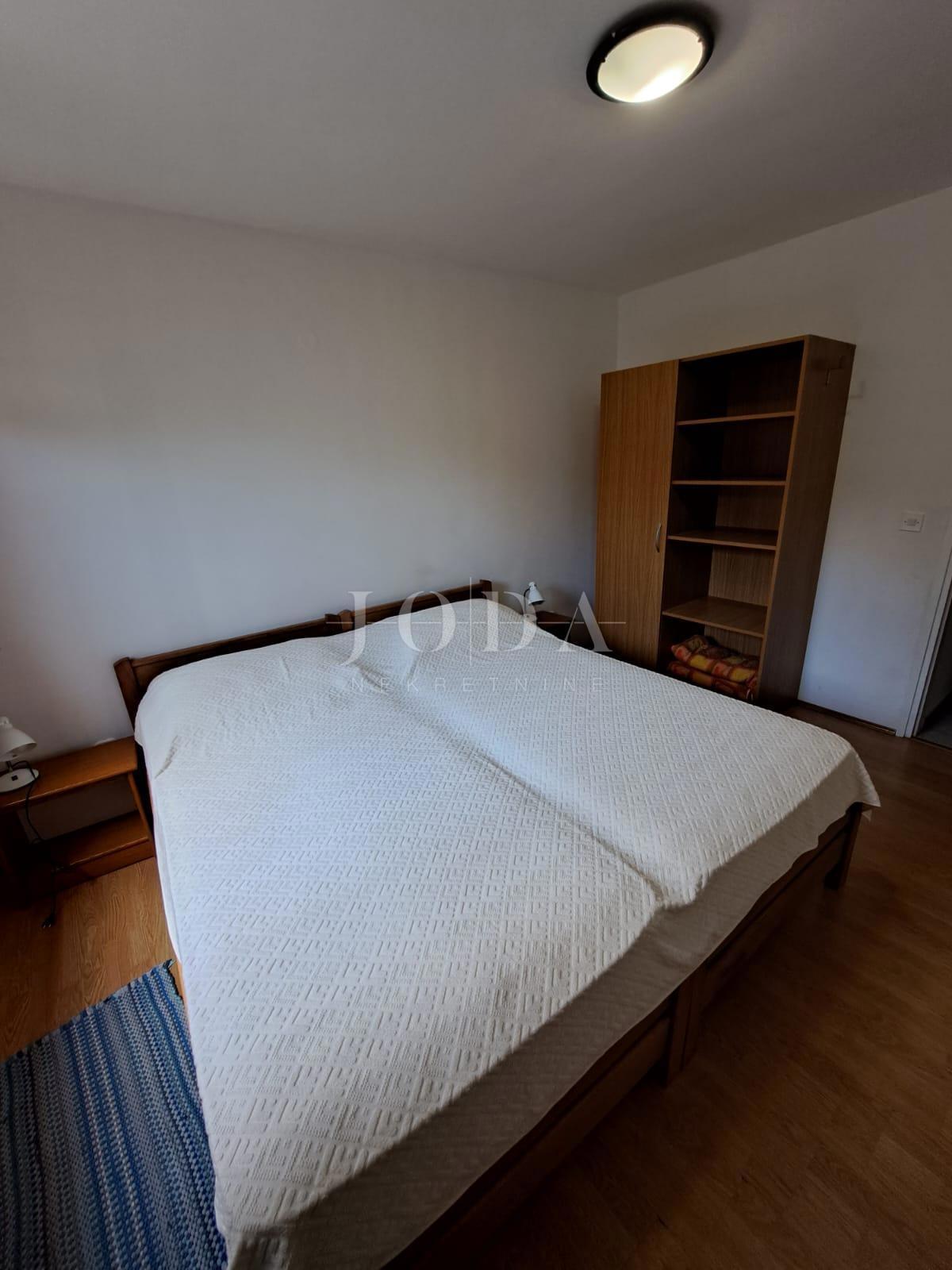 Samostojna hiša z velikim vrtom - Njivice, otok Krk