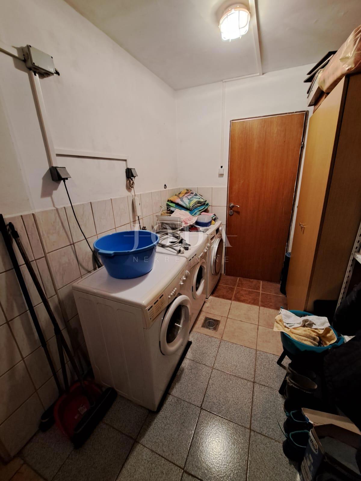 Samostojna hiša z velikim vrtom - Njivice, otok Krk