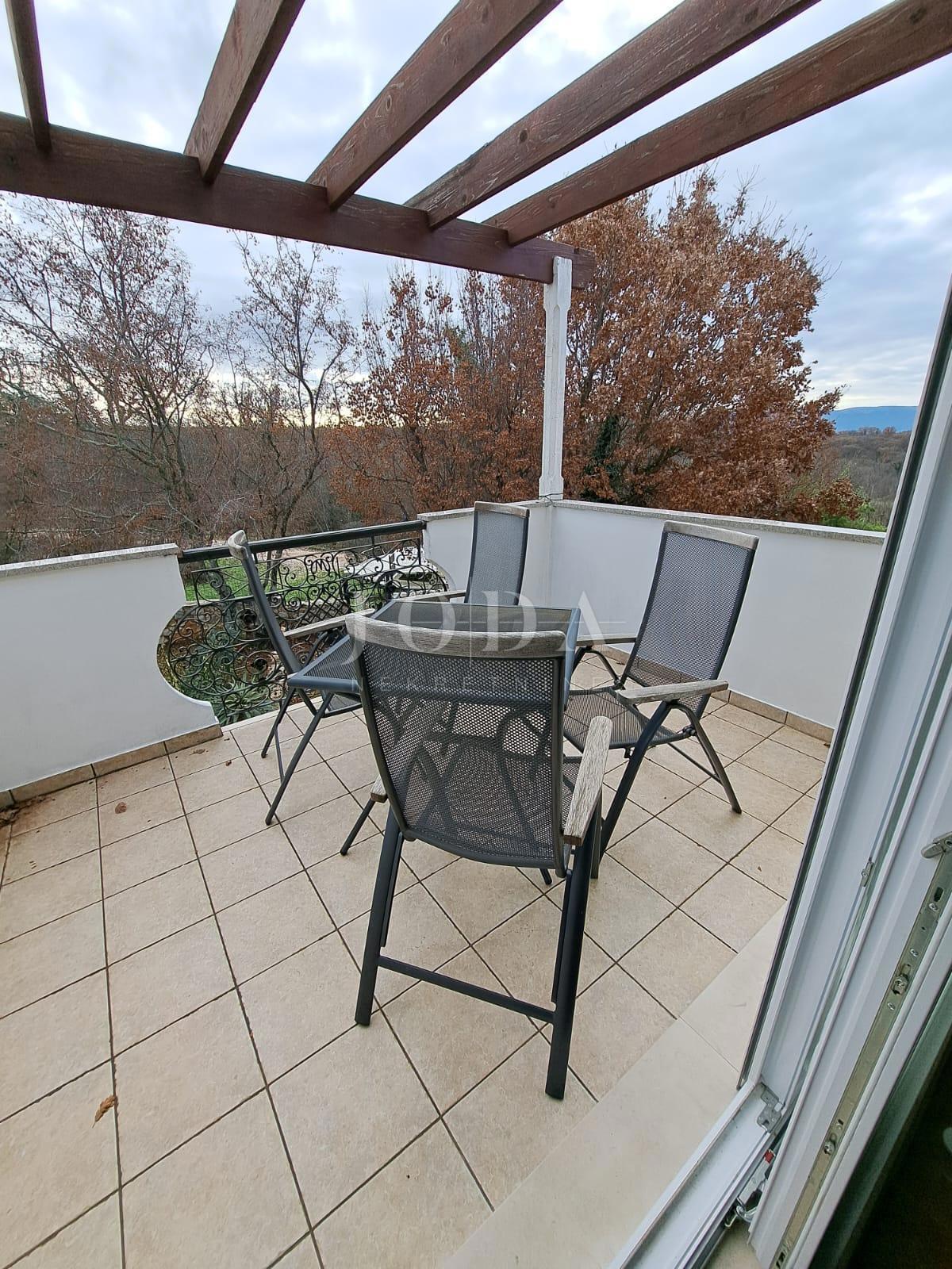 Samostojna hiša z velikim vrtom - Njivice, otok Krk