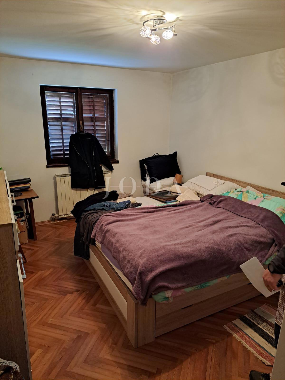 Samostojna hiša z velikim vrtom - Njivice, otok Krk