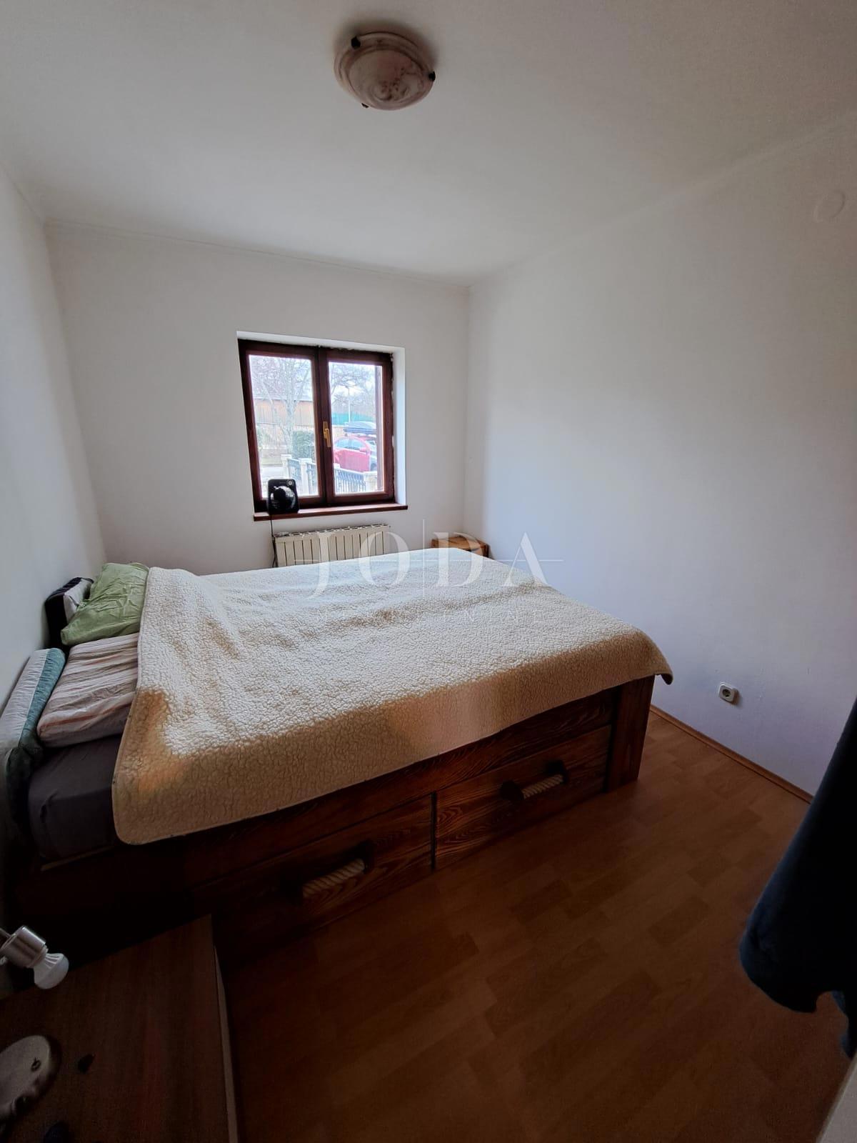 Samostojna hiša z velikim vrtom - Njivice, otok Krk