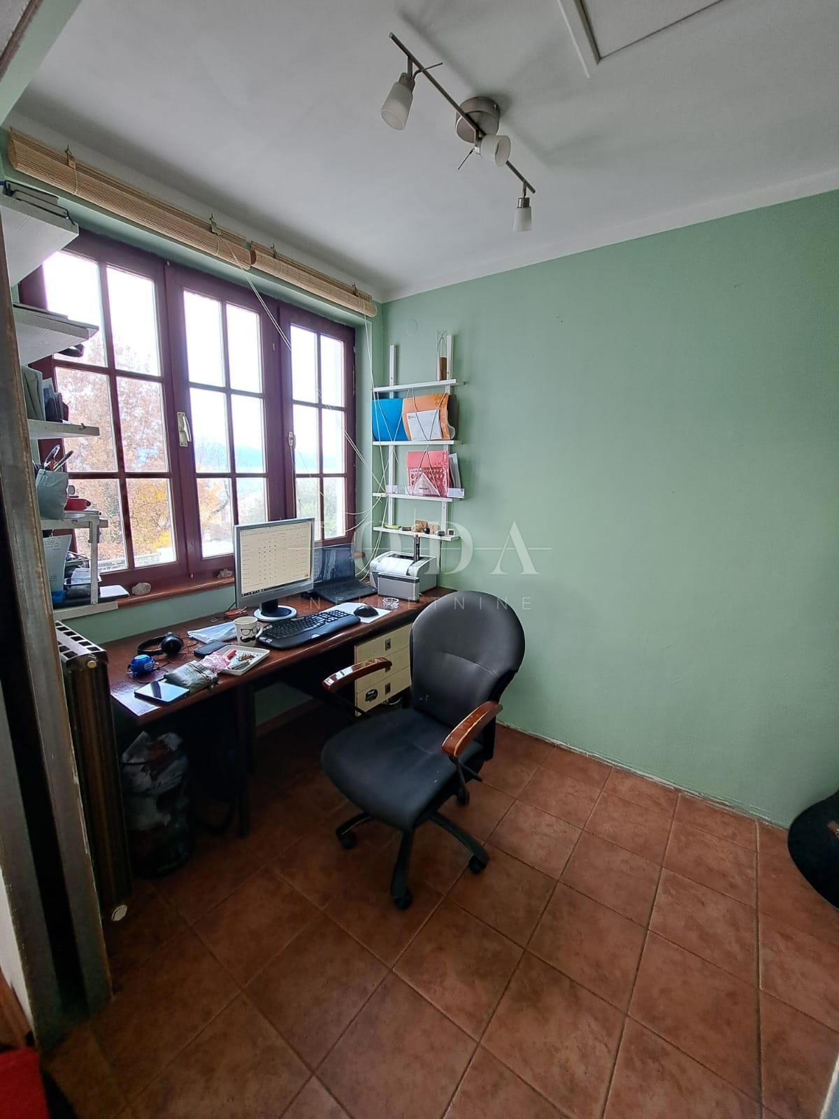 Samostojna hiša z velikim vrtom - Njivice, otok Krk