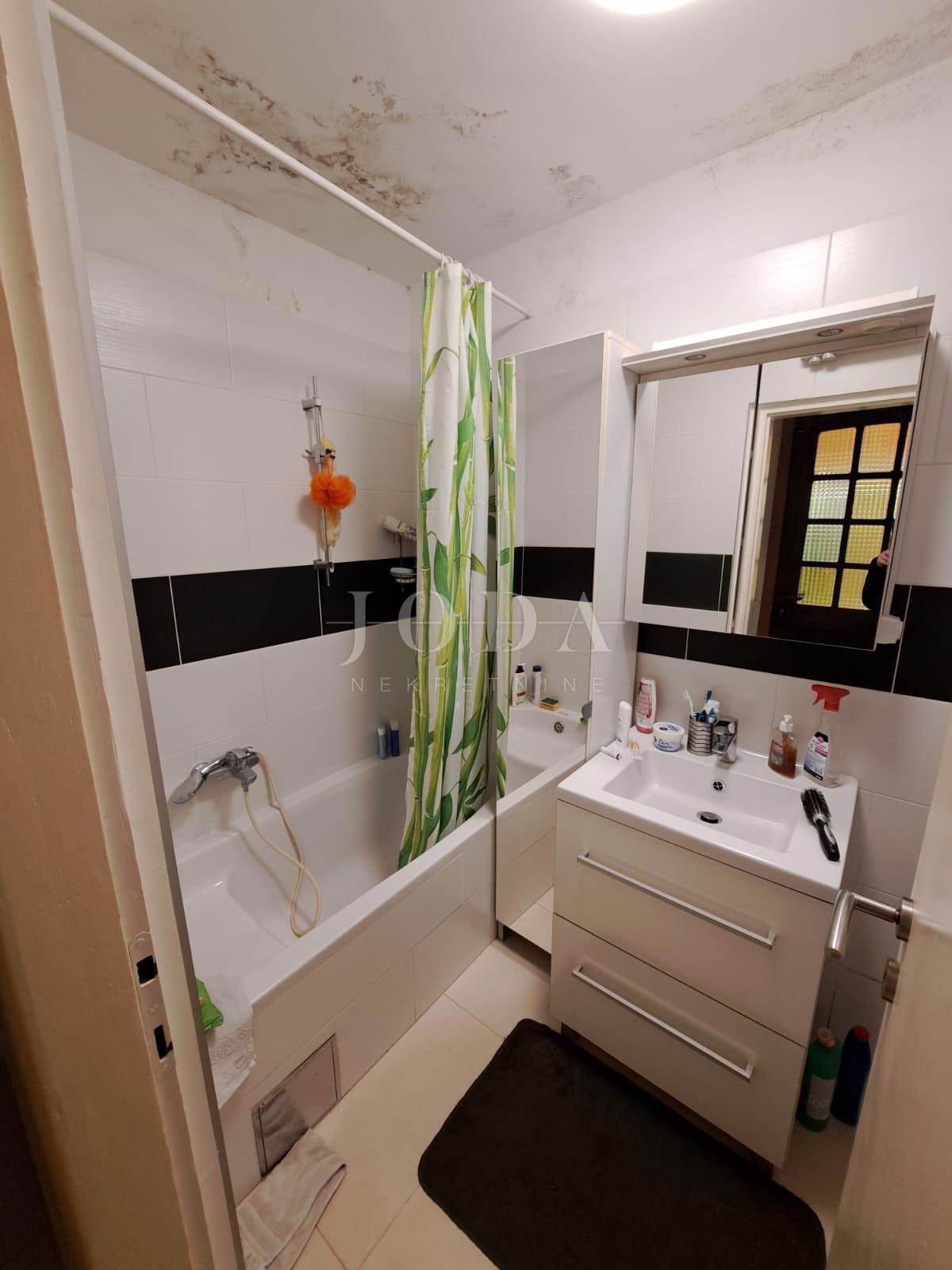 Samostojna hiša z velikim vrtom - Njivice, otok Krk