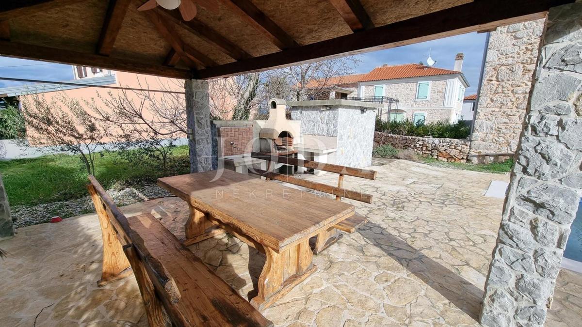 Rustikalna kamnita hiša z bazenom, Malinska, okolica