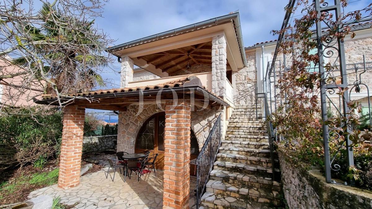 Rustikalna kamnita hiša z bazenom, Malinska, okolica