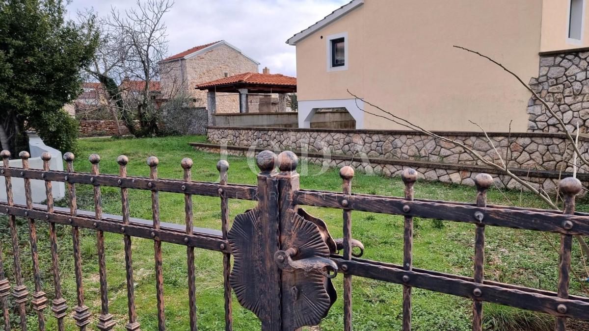 Rustikalna kamnita hiša z bazenom, Malinska, okolica