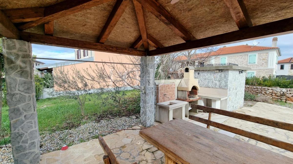 Rustikalna kamnita hiša z bazenom, Malinska, okolica