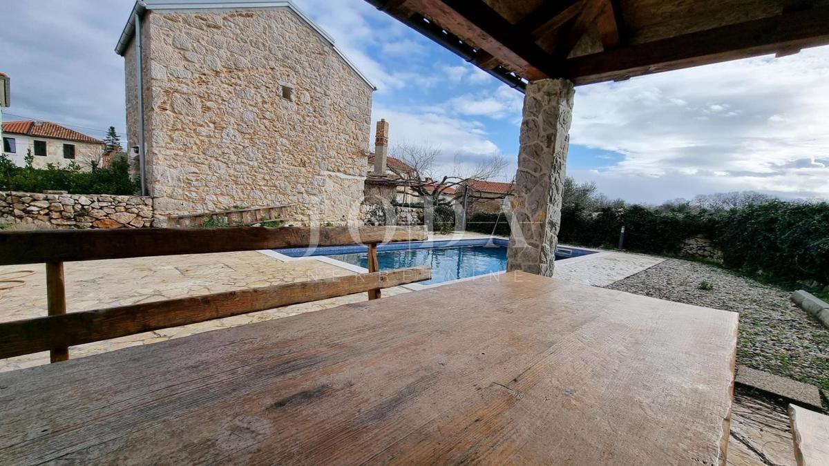 Rustikalna kamnita hiša z bazenom, Malinska, okolica