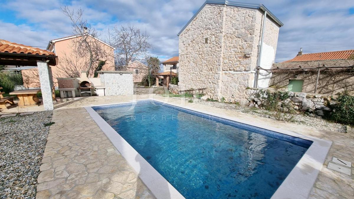 Rustikalna kamnita hiša z bazenom, Malinska, okolica