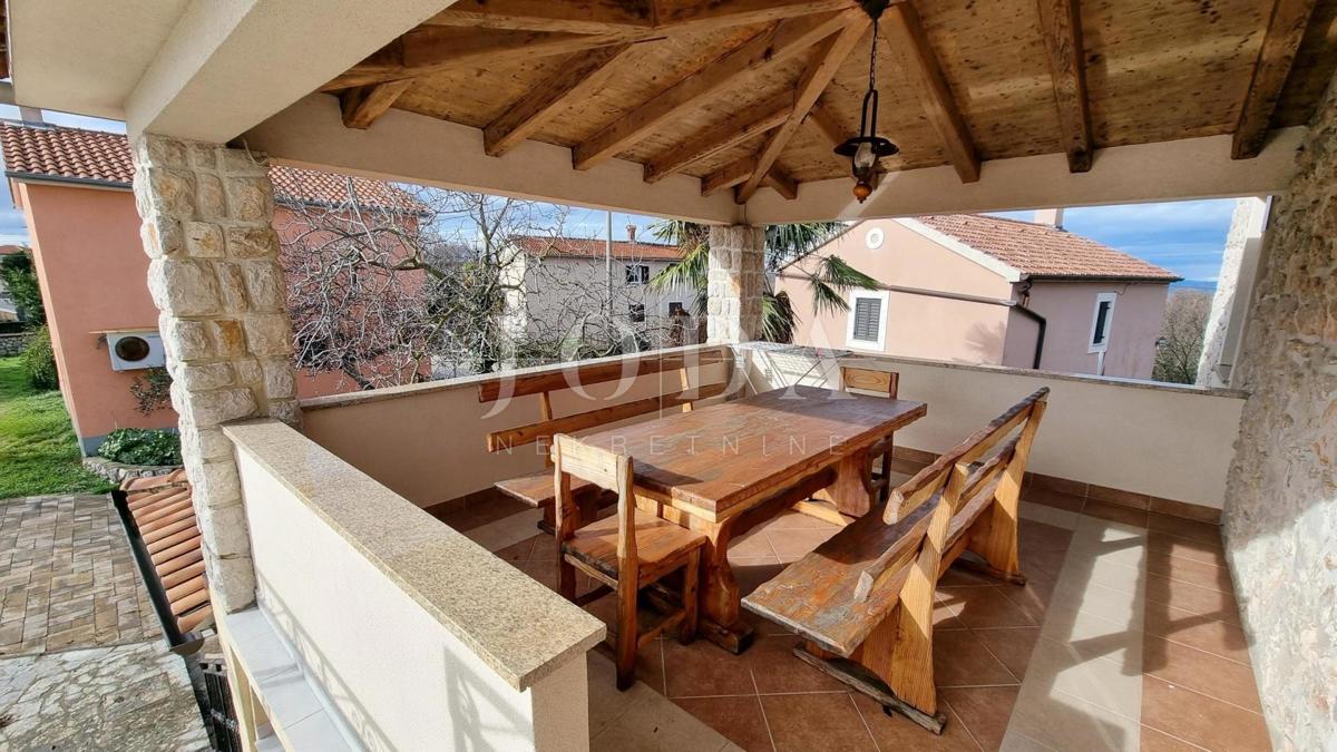 Rustikalna kamnita hiša z bazenom, Malinska, okolica