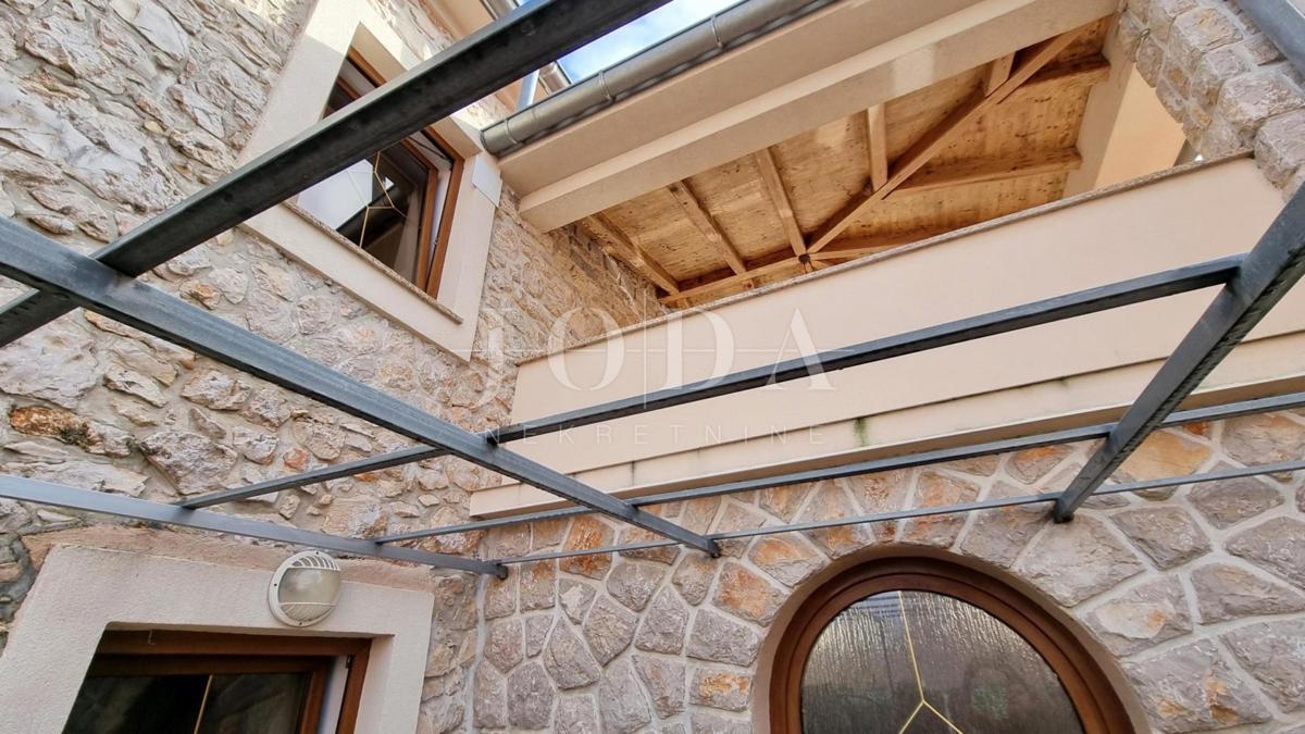 Rustikalna kamnita hiša z bazenom, Malinska, okolica