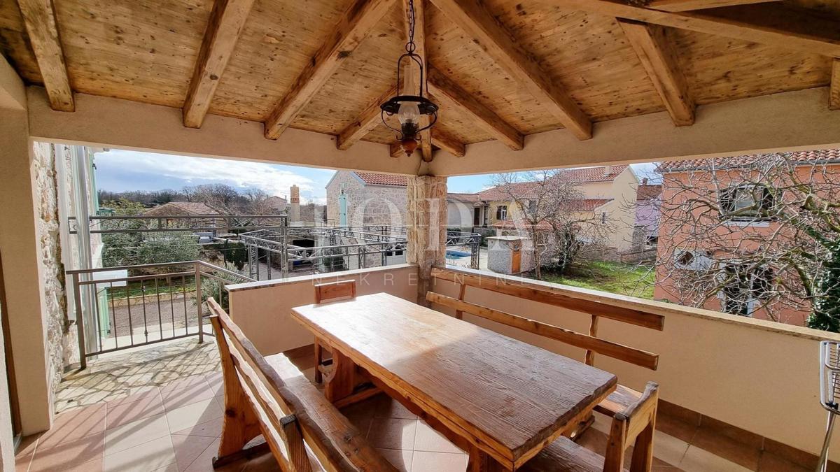 Rustikalna kamnita hiša z bazenom, Malinska, okolica