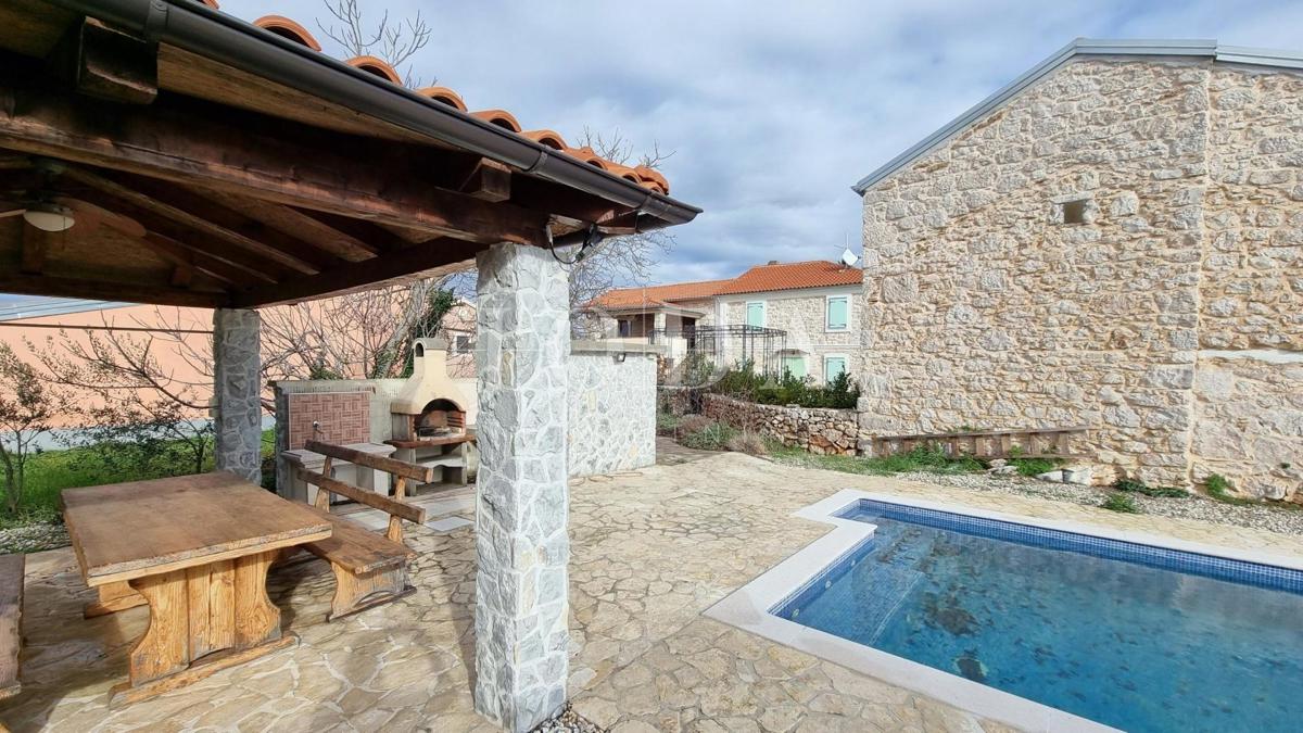 Rustikalna kamnita hiša z bazenom, Malinska, okolica