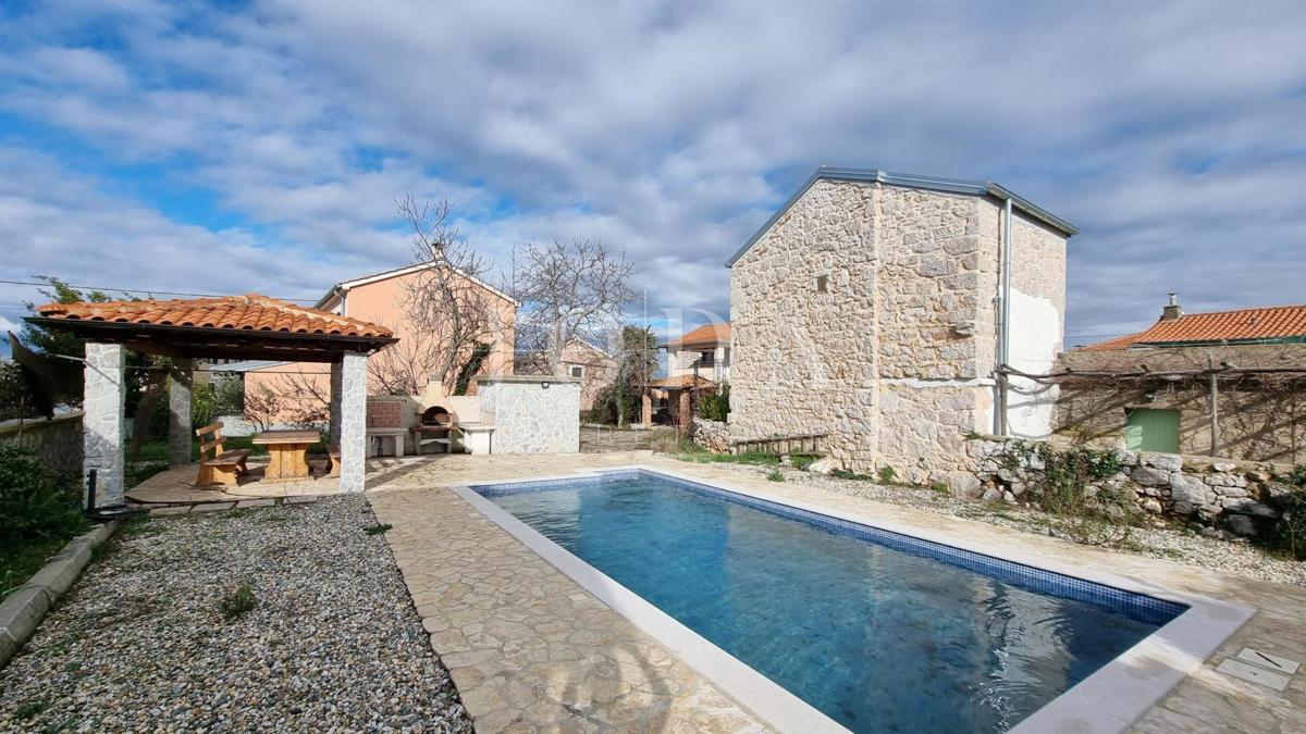 Rustikalna kamnita hiša z bazenom, Malinska, okolica