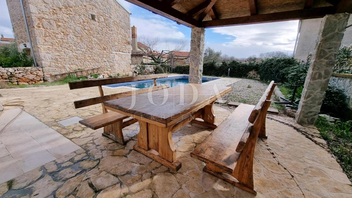 Rustikalna kamnita hiša z bazenom, Malinska, okolica