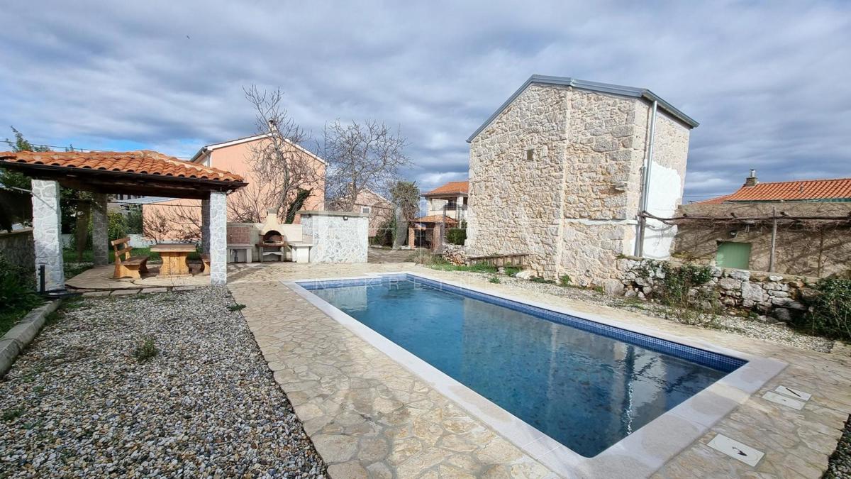 Rustikalna kamnita hiša z bazenom, Malinska, okolica