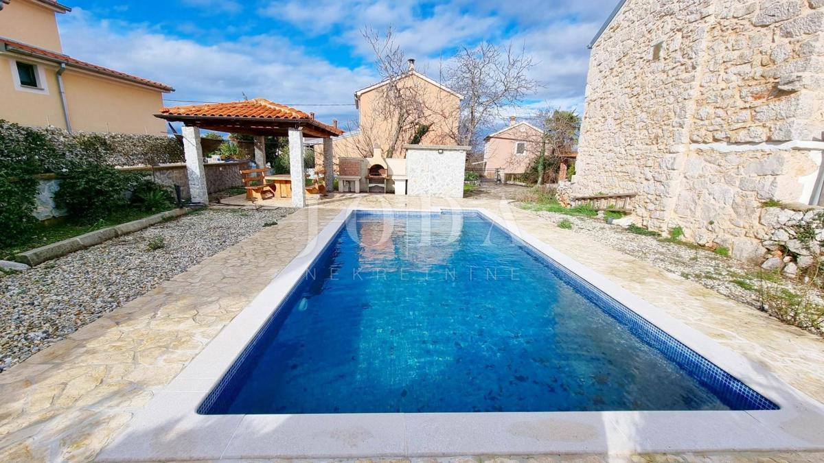 Rustikalna kamnita hiša z bazenom, Malinska, okolica