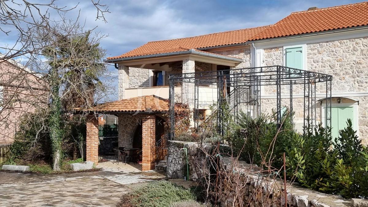 Rustikalna kamnita hiša z bazenom, Malinska, okolica