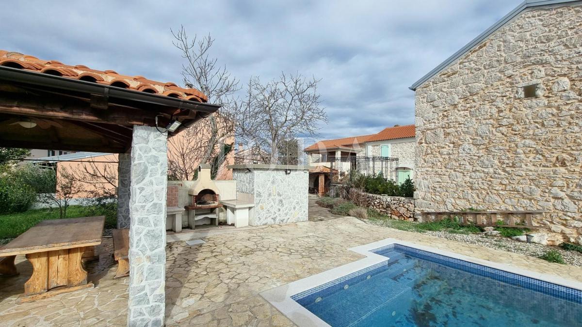 Rustikalna kamnita hiša z bazenom, Malinska, okolica