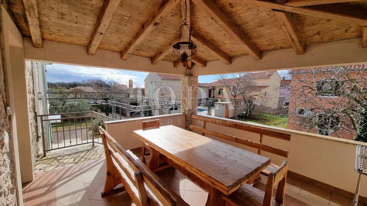 Rustikalna kamnita hiša z bazenom, Malinska, okolica