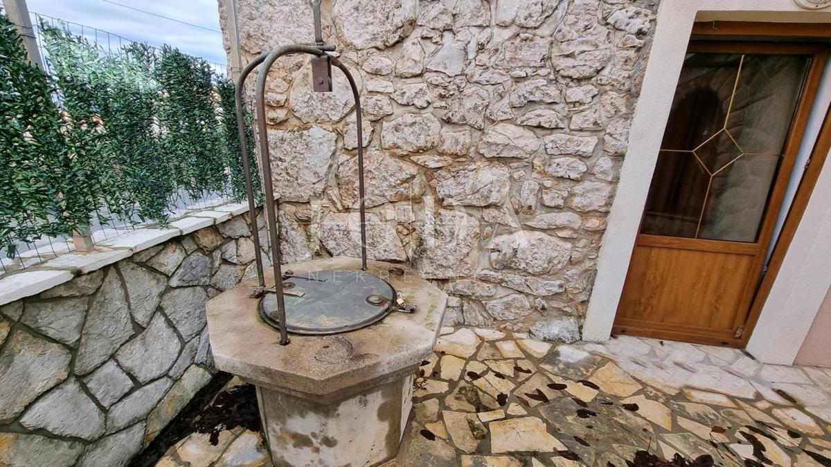 Rustikalna kamnita hiša z bazenom, Malinska, okolica