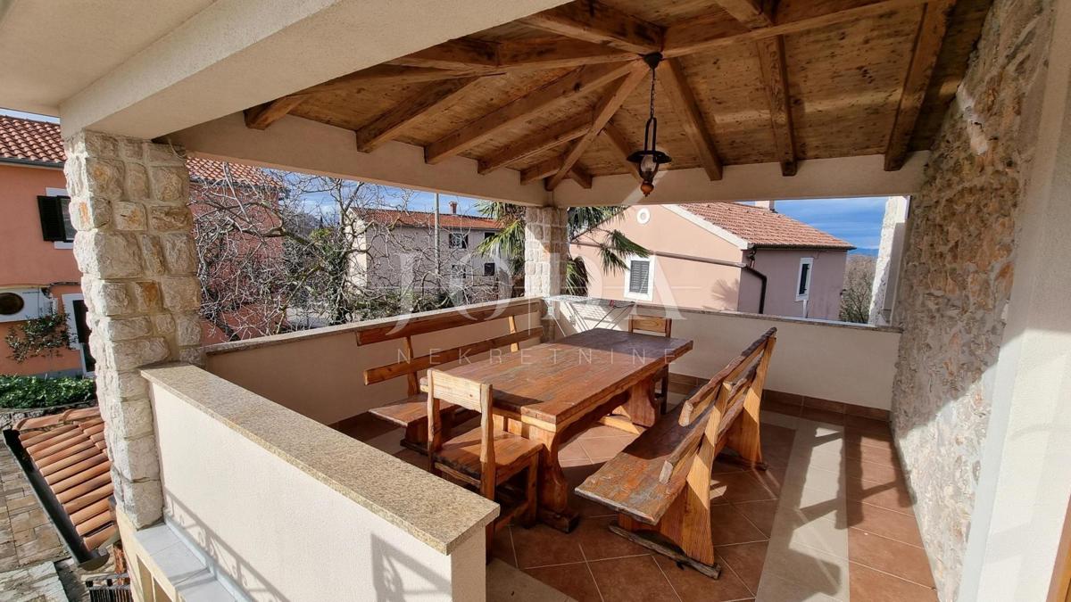 Rustikalna kamnita hiša z bazenom, Malinska, okolica