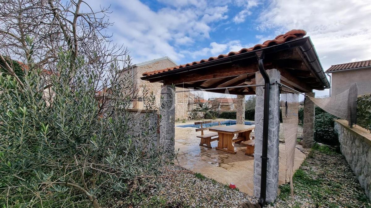 Rustikalna kamnita hiša z bazenom, Malinska, okolica
