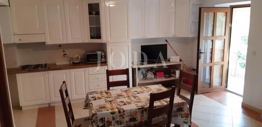 Rustikalna kamnita hiša z bazenom, Malinska, okolica