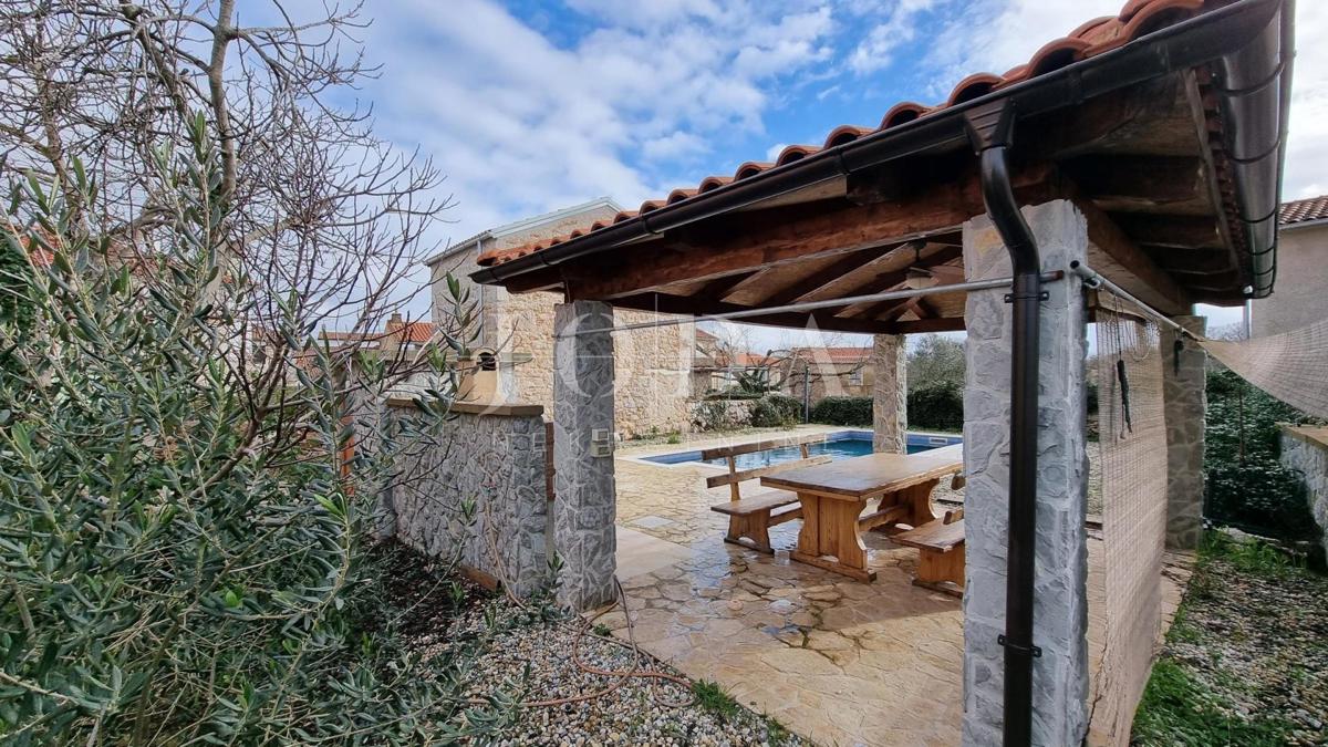 Rustikalna kamnita hiša z bazenom, Malinska, okolica