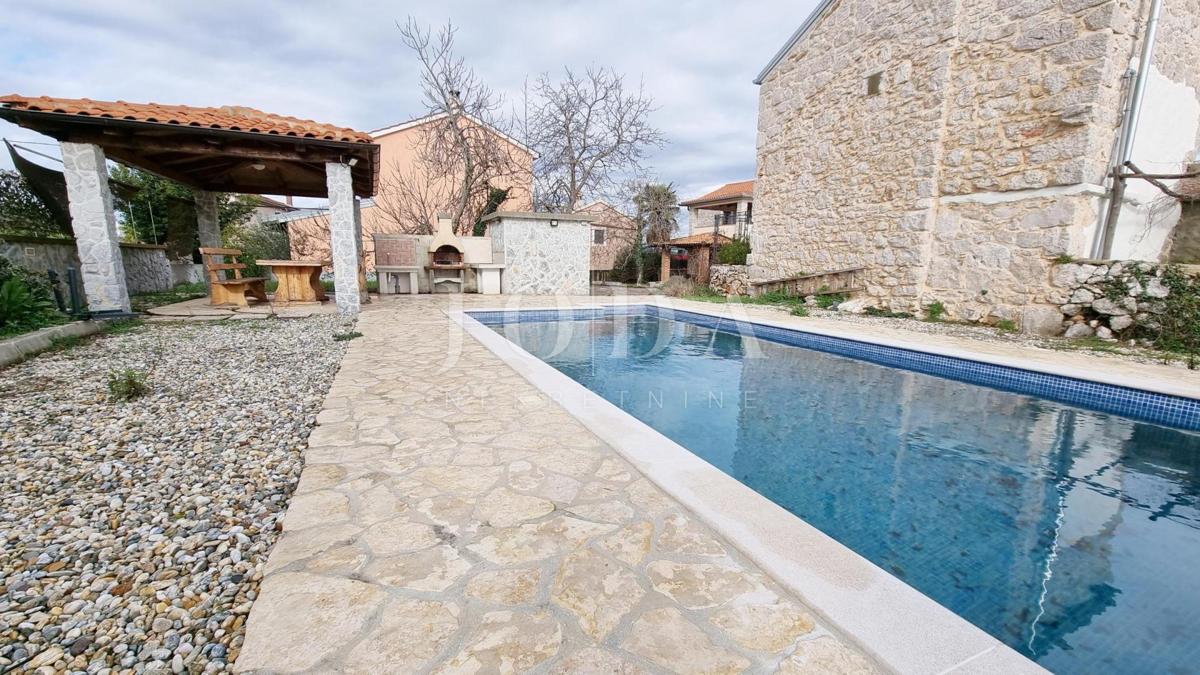 Rustikalna kamnita hiša z bazenom, Malinska, okolica