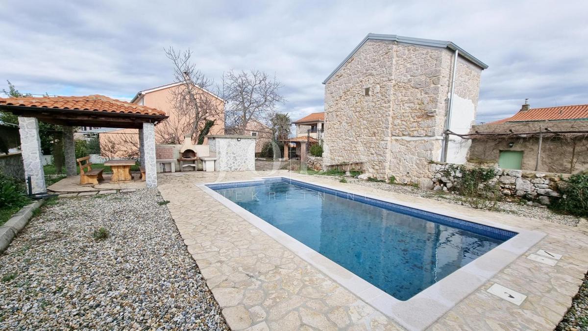 Rustikalna kamnita hiša z bazenom, Malinska, okolica