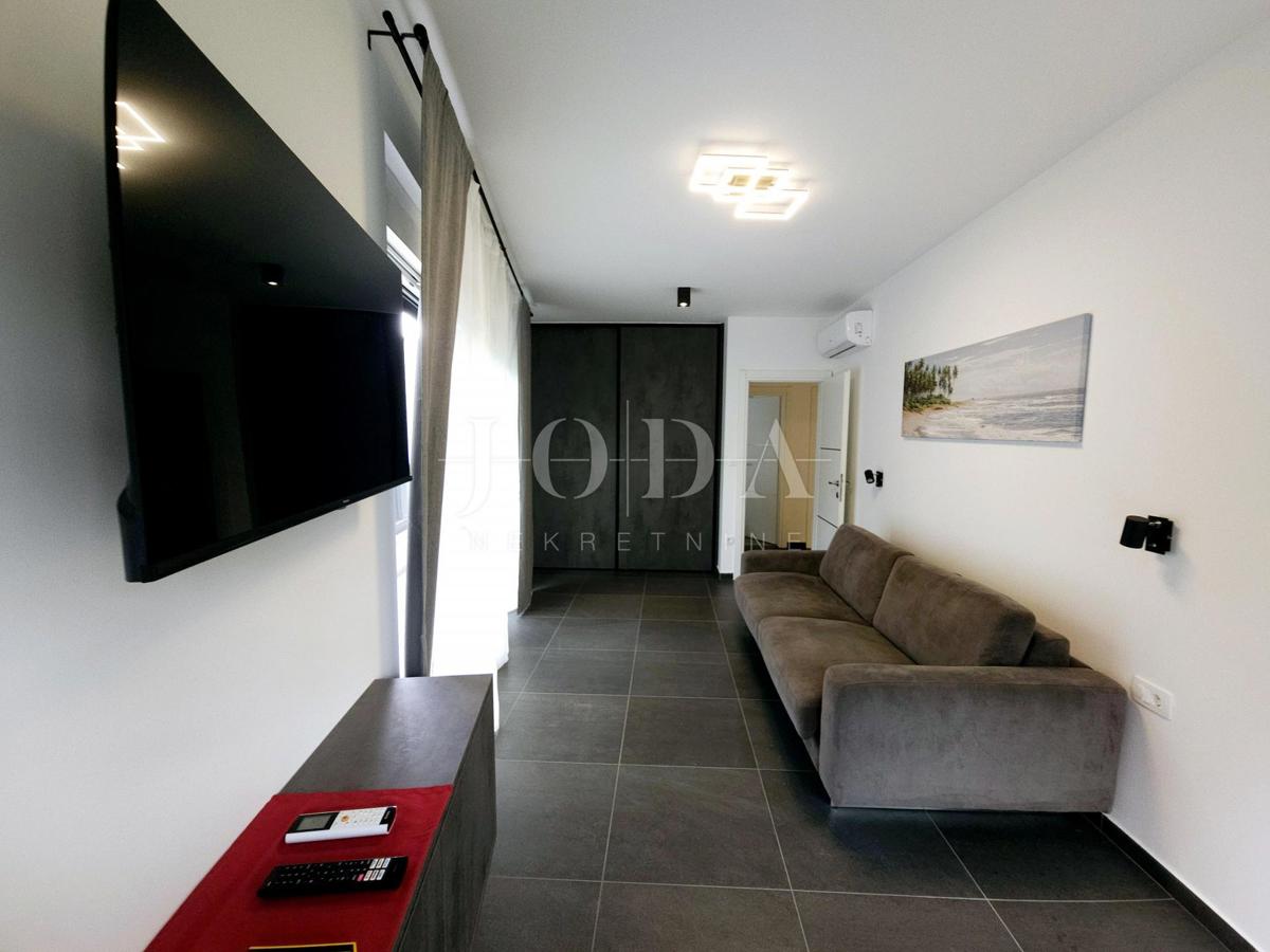 Hiša dvojček na odlični lokaciji, Malinska center