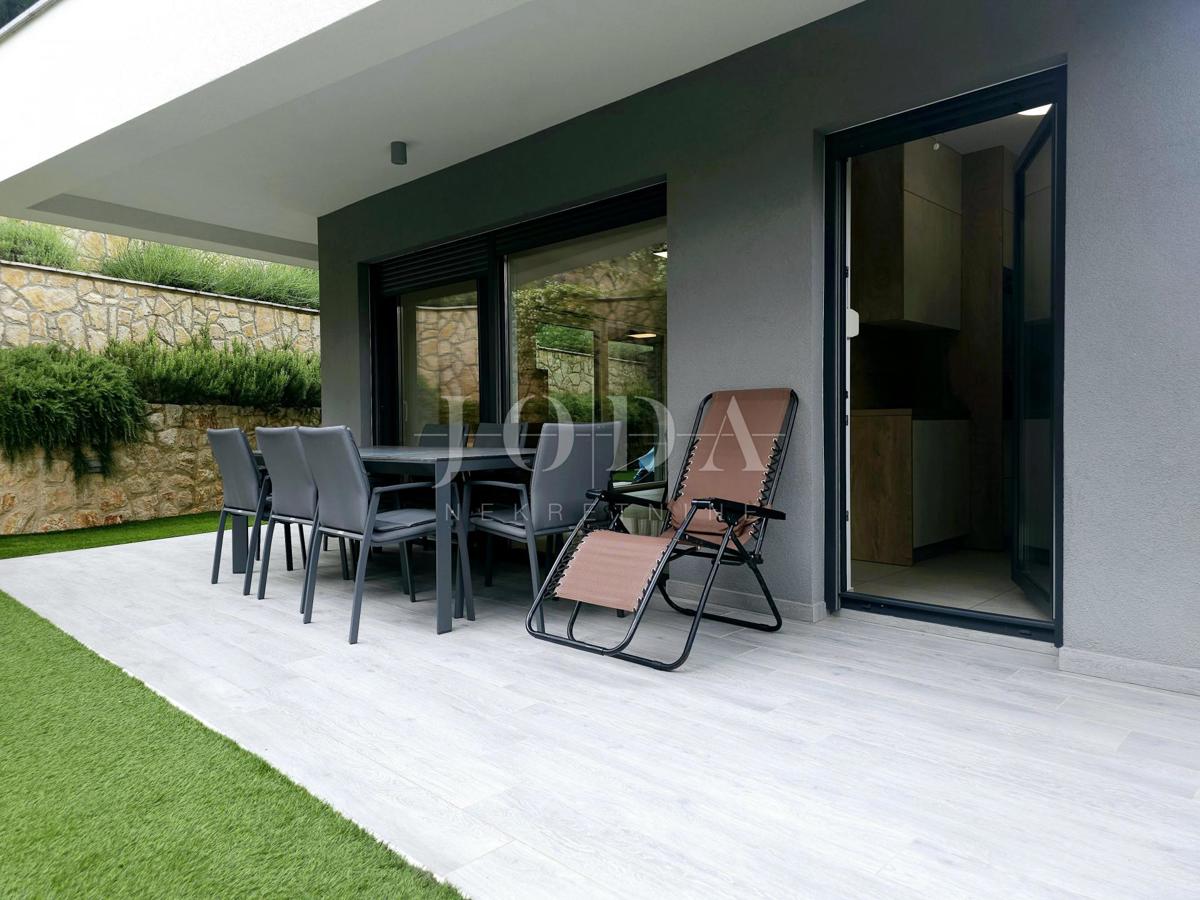 Hiša dvojček na odlični lokaciji, Malinska center