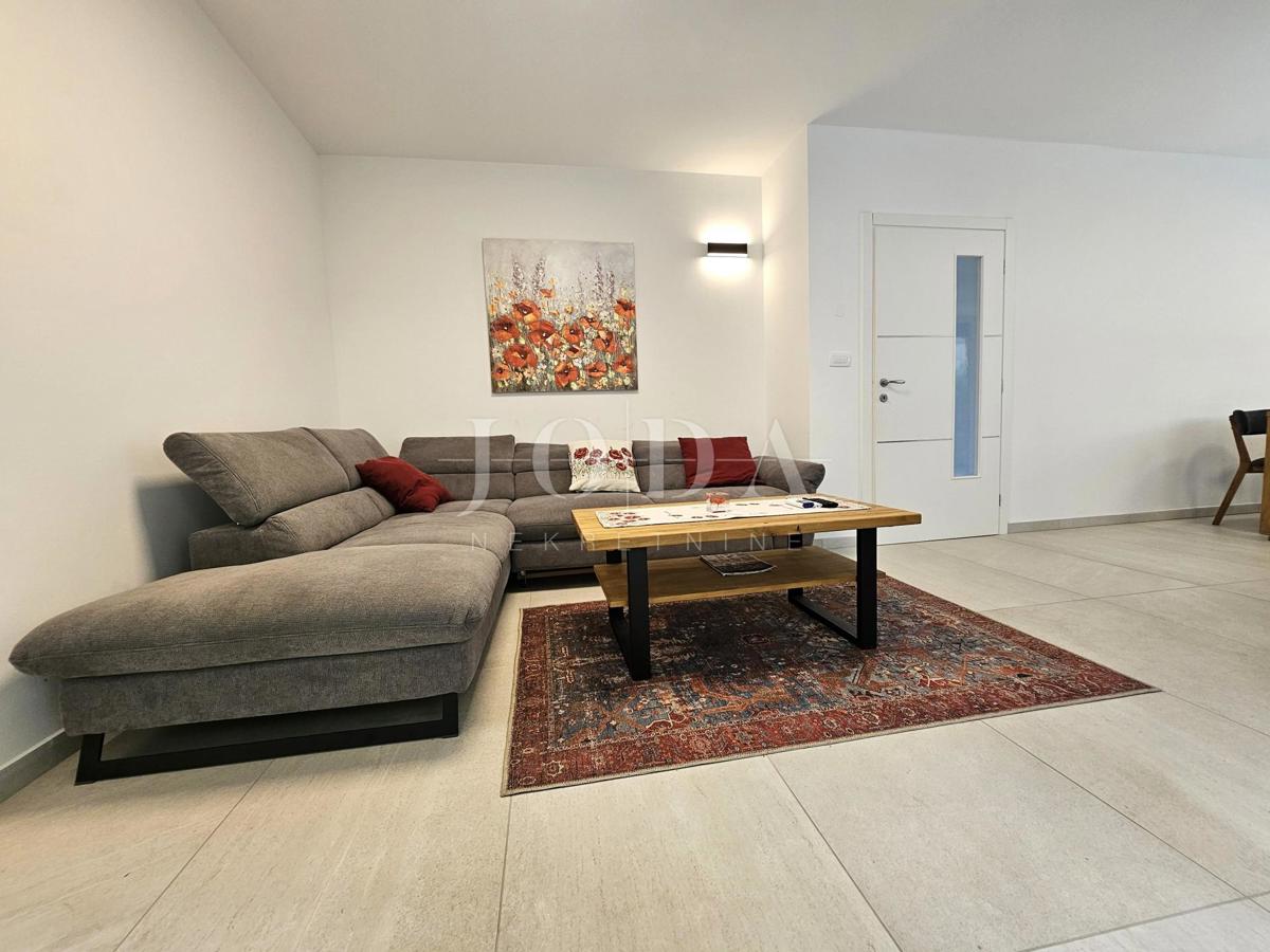 Hiša dvojček na odlični lokaciji, Malinska center