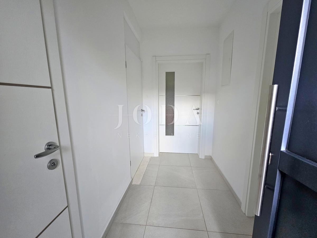 Hiša dvojček na odlični lokaciji, Malinska center