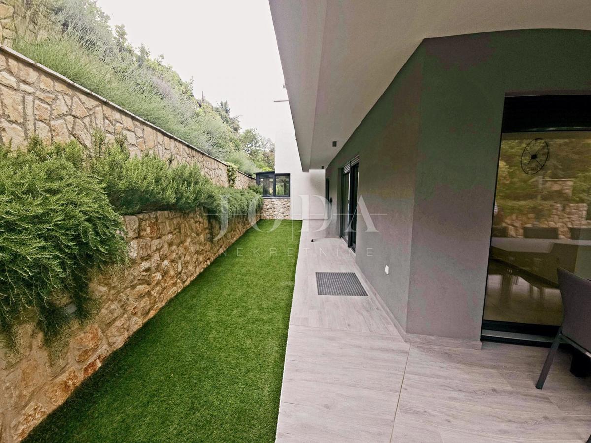 Hiša dvojček na odlični lokaciji, Malinska center