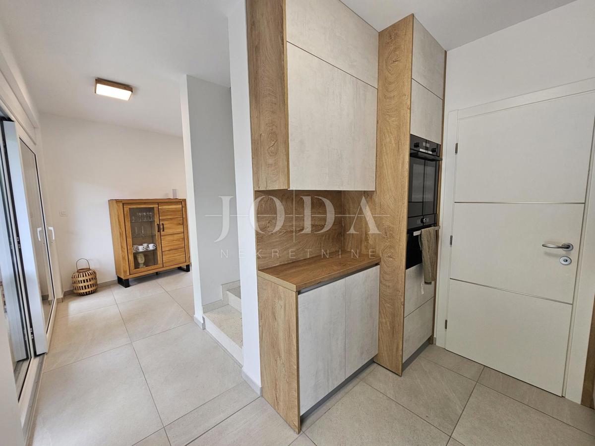 Hiša dvojček na odlični lokaciji, Malinska center