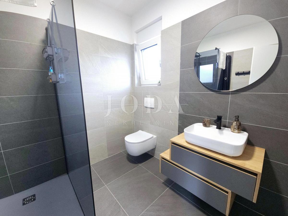 Hiša dvojček na odlični lokaciji, Malinska center