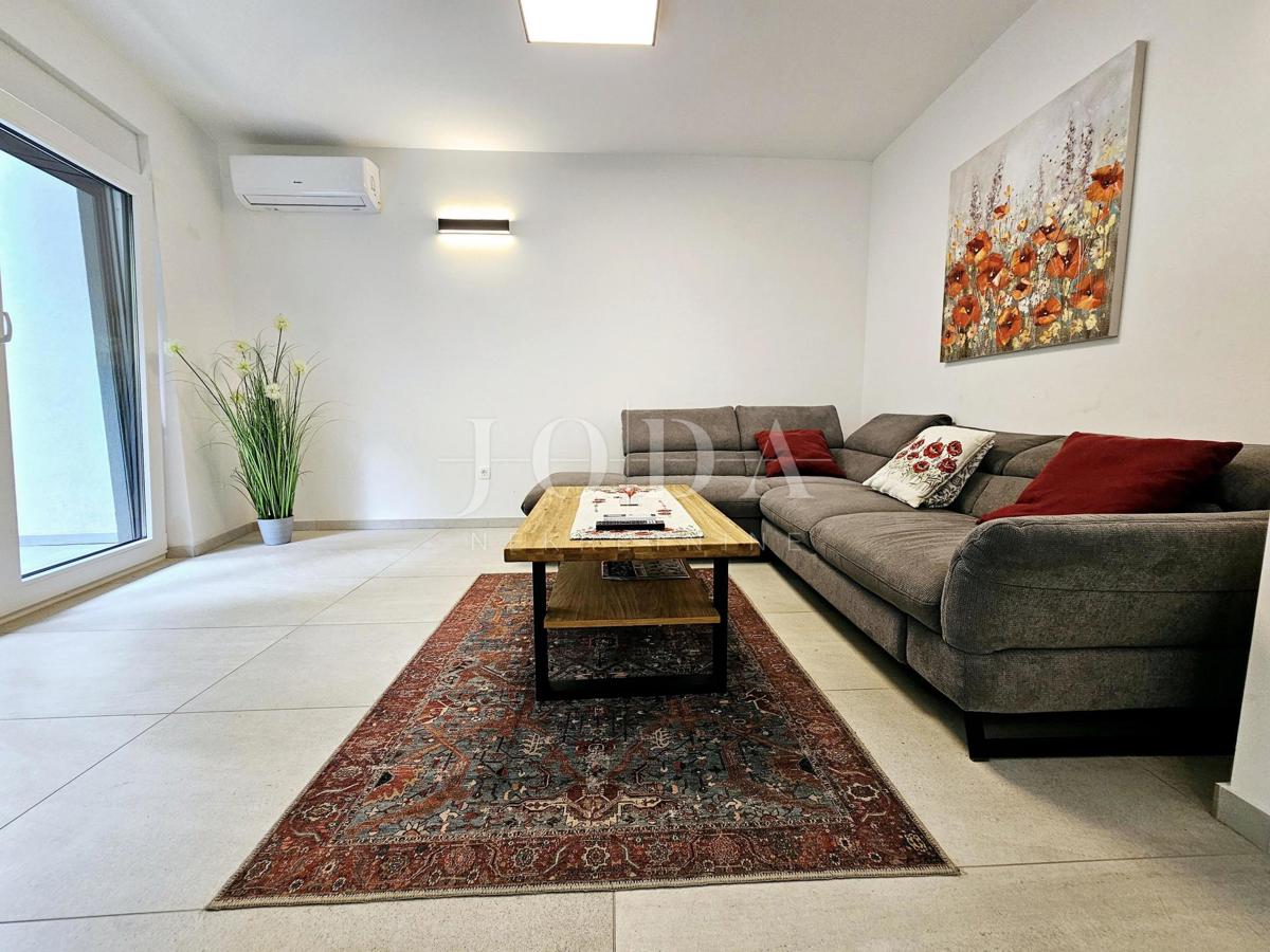 Hiša dvojček na odlični lokaciji, Malinska center