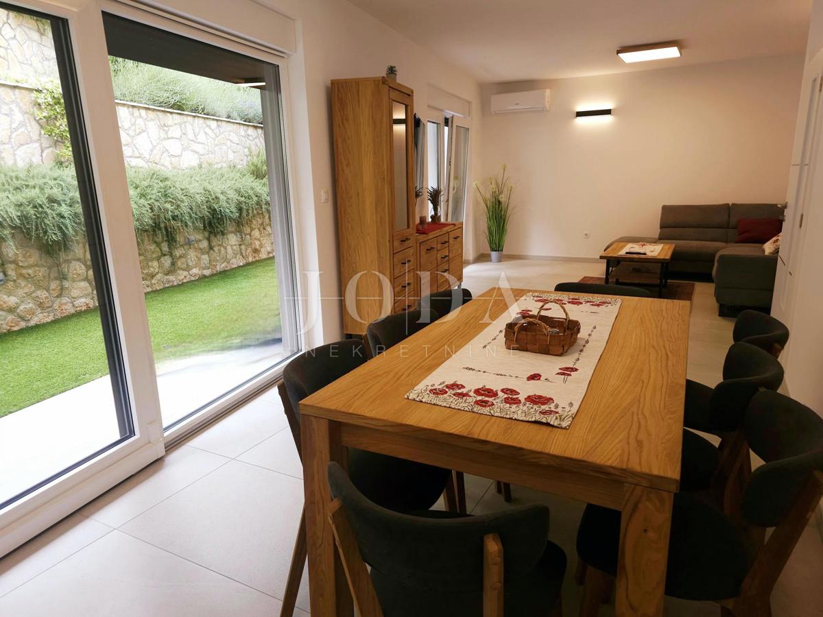 Hiša dvojček na odlični lokaciji, Malinska center