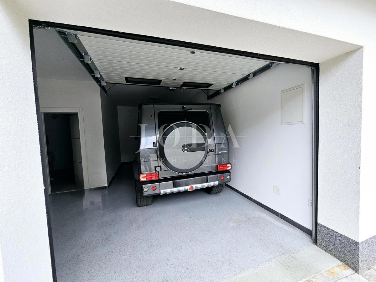 Hiša dvojček na odlični lokaciji, Malinska center