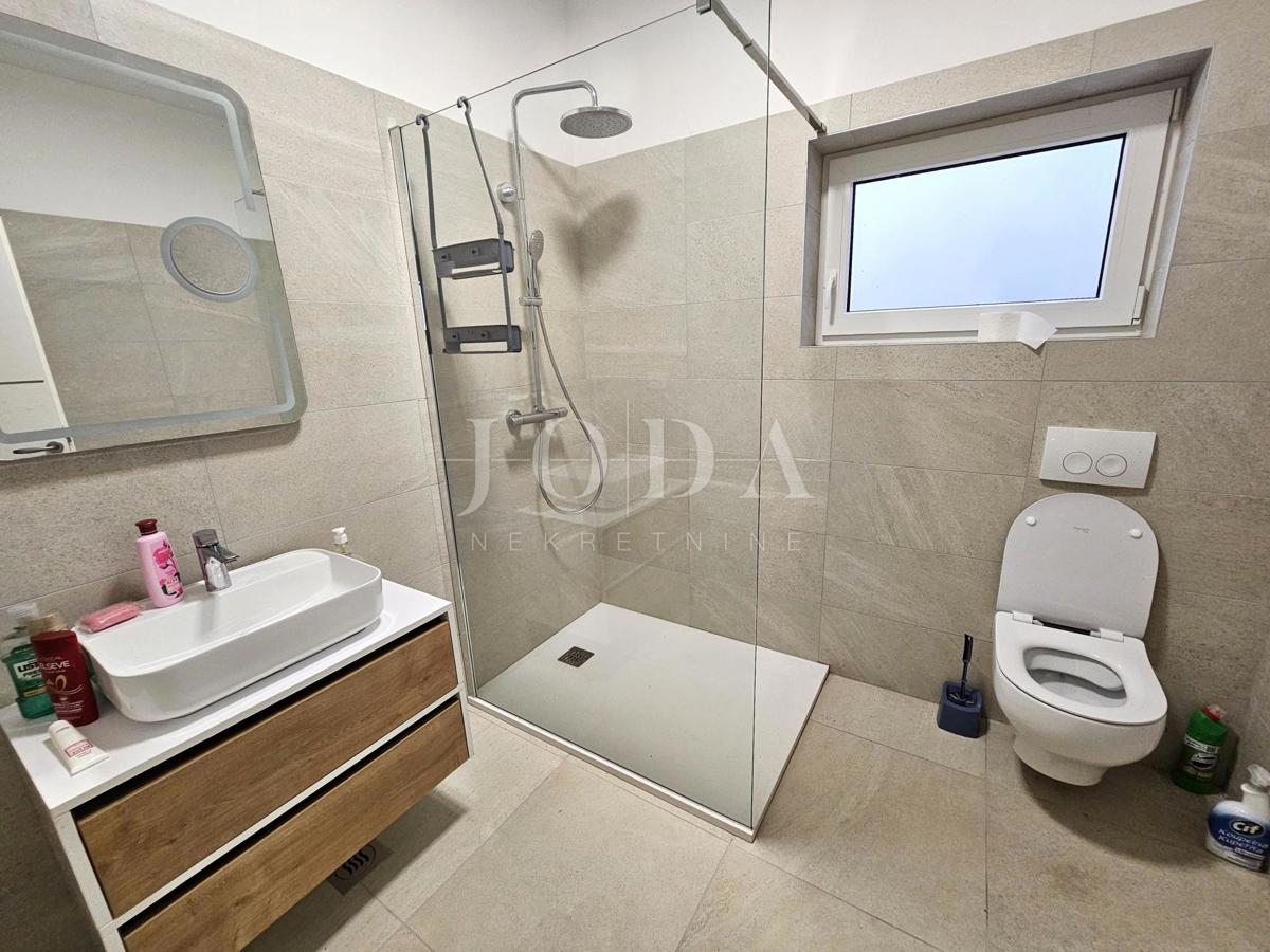 Hiša dvojček na odlični lokaciji, Malinska center