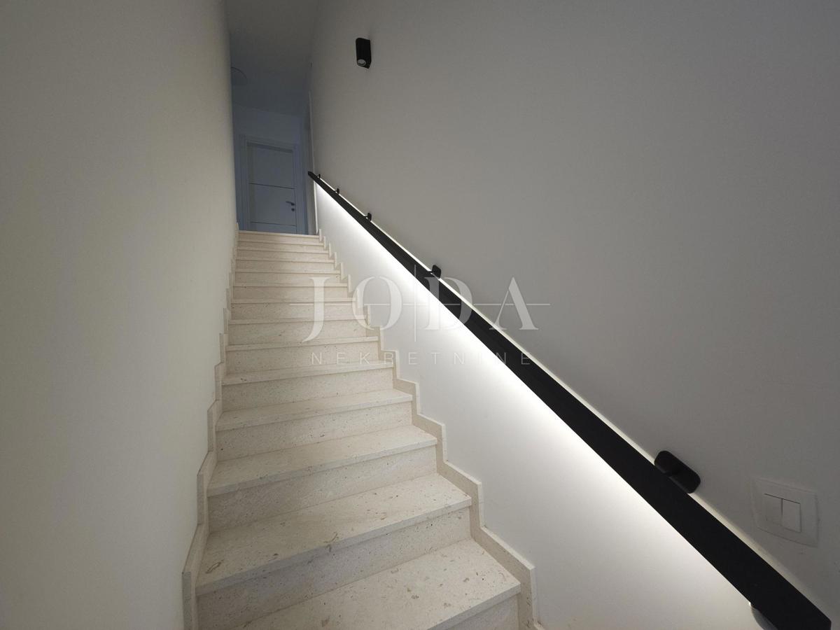 Hiša dvojček na odlični lokaciji, Malinska center