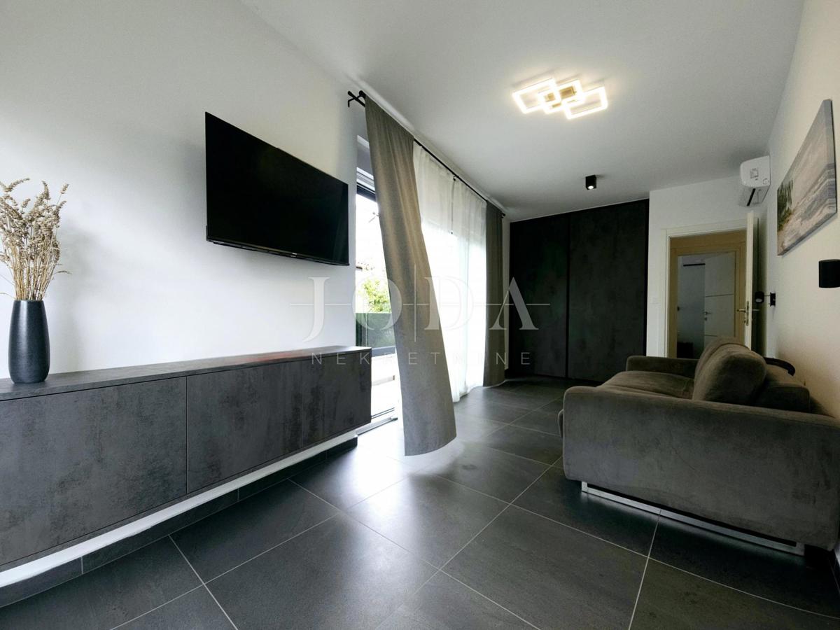 Hiša dvojček na odlični lokaciji, Malinska center