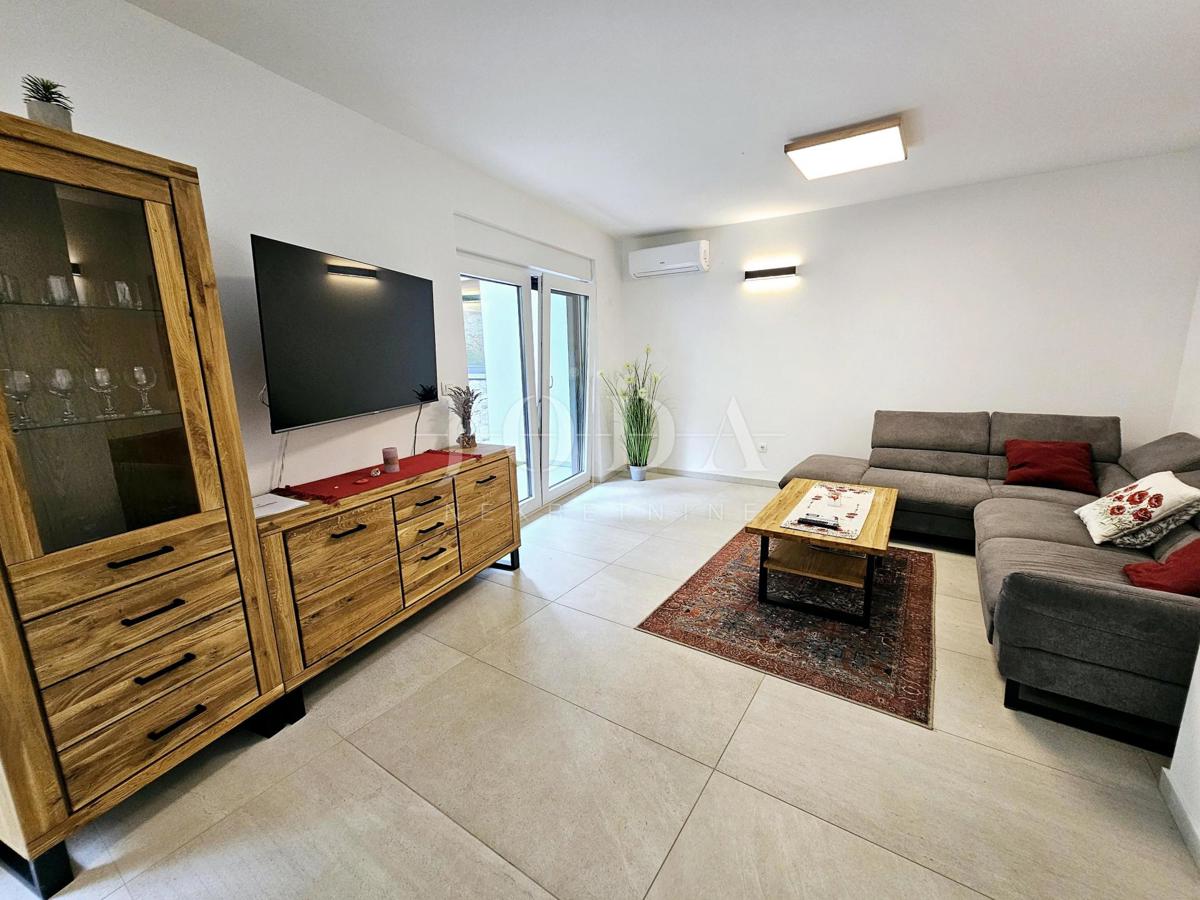 Hiša dvojček na odlični lokaciji, Malinska center